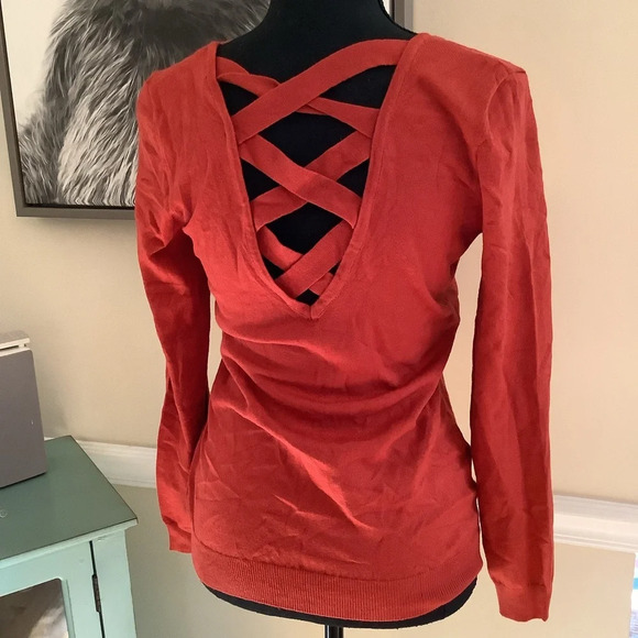 #250 NWOT Love Ellie Clay Colored Cross Back Sweater Size XS - Picture 5 of 9